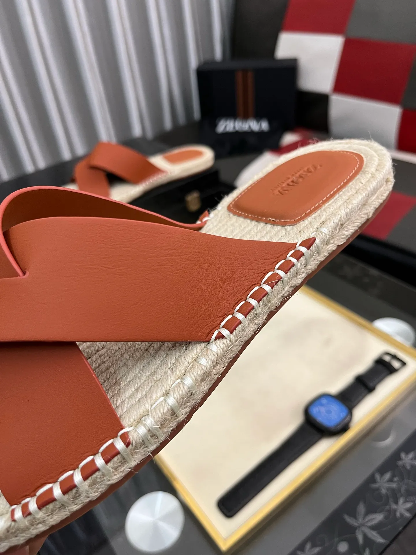 Men's shoes 💰320⌚️⌚️《HERMES》Hermès 💁♂️Men's casual slippers, compare the quality at the counter🧚🏿♂️ The upper layer has a stone pattern with clear texture, showing high-end, high-end, comfortable to wear and versatile. Purely hand-pulled, raw rubber breathable outsole, breathable and comfortable lambskin lining, 100% comfortable density, original rubber outsole wear-resistant code number 38-44. Can be customized 45-46-47